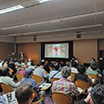 トークショーを開催。聞き手は周南市美術博物館有田館長